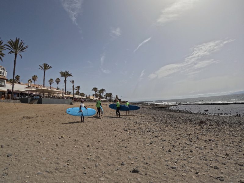 surfing Las Américas - surf lesson with ika aka